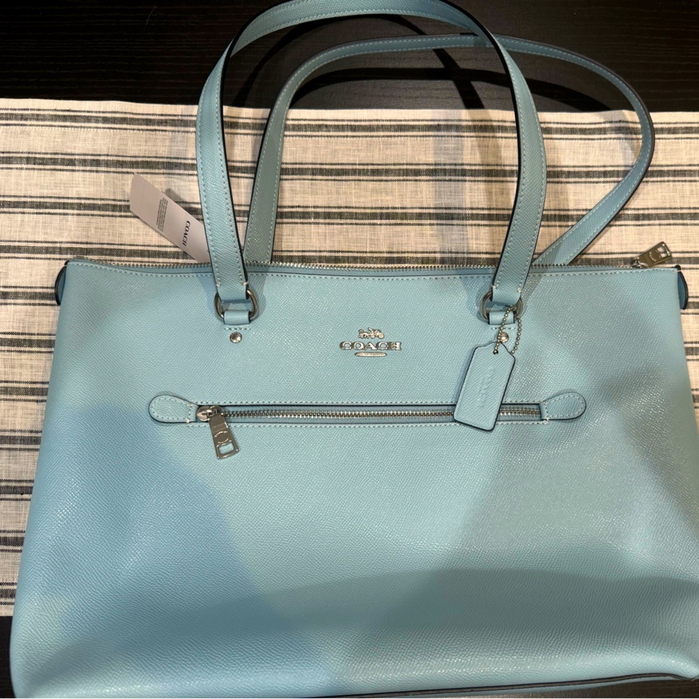 Coach shoulder purse, tote. New with tags.